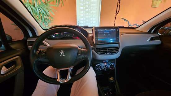 PEUGEOT-208-2018