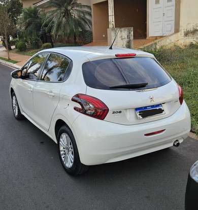 PEUGEOT-208-2018