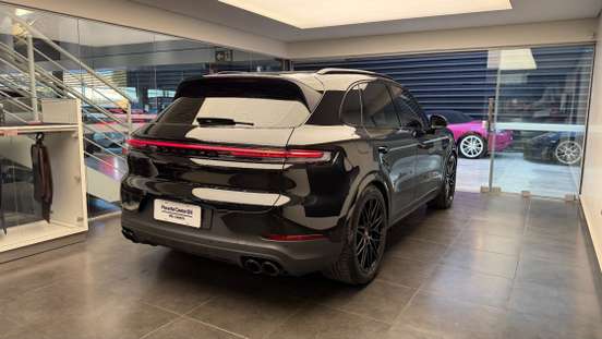 PORSCHE-CAYENNE-2025