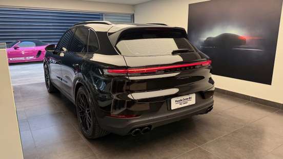 PORSCHE-CAYENNE-2025