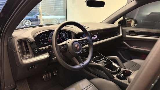 PORSCHE-CAYENNE-2025