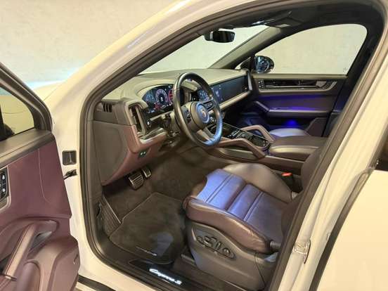 PORSCHE-CAYENNE-2023