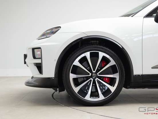 PORSCHE-MACAN-TURBO ELÉTRICO PORSCHE-MACAN-2025