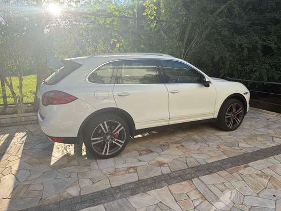 PORSCHE-CAYENNE-2010