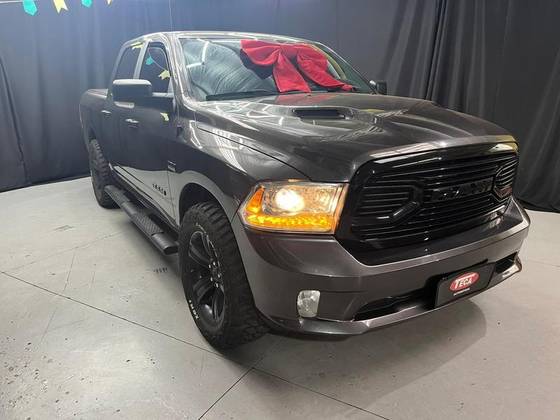 RAM CLASSIC 5.7 V8 GASOLINA LARAMIE NIGHT EDITION CD 4X4 AUTOMÁTICO