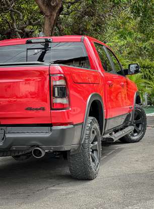 RAM-1500-5.7 V8 GASOLINA REBEL CD 4X4 AUTOMÁTICO RAM-1500-2021