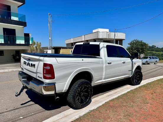 RAM-3500-6.7 I6 TURBO DIESEL LIMITED LONGHORN CD 4X4 AUTOMÁTICO RAM-3500-2024