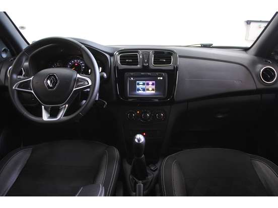 RENAULT-SANDERO-2021
