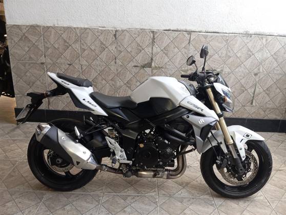 SUZUKI GSR 750 