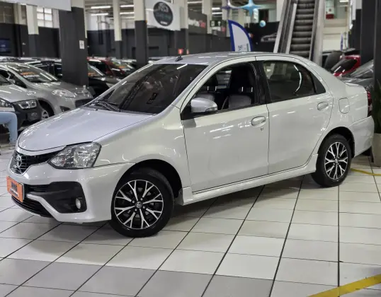 TOYOTA ETIOS 1.5 PLATINUM SEDAN 16V FLEX 4P AUTOMÁTICO