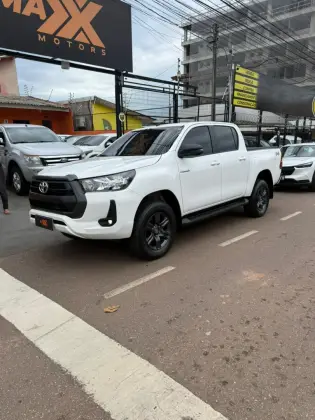 TOYOTA HILUX 2.8 D-4D TURBO DIESEL CD SR 4X4 AUTOMÁTICO