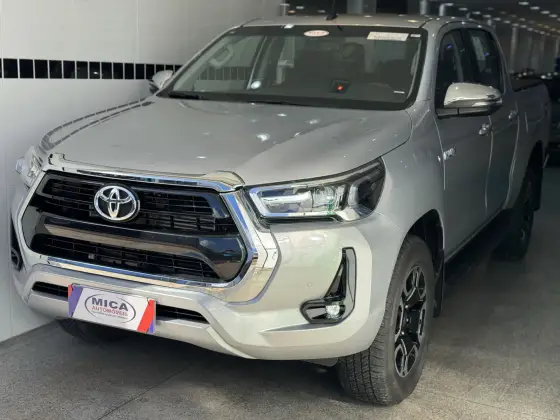 TOYOTA HILUX 2.8 D-4D TURBO DIESEL CD SRV 4X4 AUTOMÁTICO