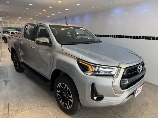 TOYOTA-HILUX-2.8 D-4D TURBO DIESEL CD SRV 4X4 AUTOMÁTICO TOYOTA-HILUX-2025