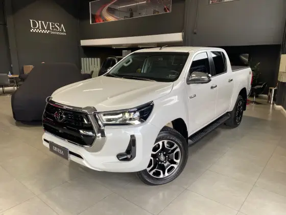 TOYOTA HILUX 2.8 D-4D TURBO DIESEL CD SRX 4X4 AUTOMÁTICO