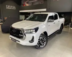 TOYOTA HILUX 2.8 D-4D TURBO DIESEL CD SRX 4X4 AUTOMÁTICO TOYOTA HILUX 2.8 D-4D TURBO DIESEL CD SRX 4X4 AUTOMÁTICO