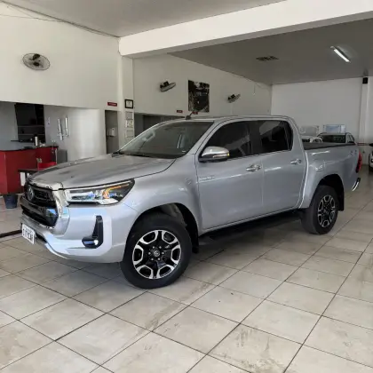 TOYOTA HILUX 2.8 D-4D TURBO DIESEL CD SRX 4X4 AUTOMÁTICO TOYOTA HILUX 2.8 D-4D TURBO DIESEL CD SRX 4X4 AUTOMÁTICO
