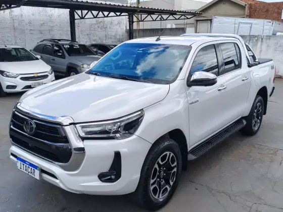 TOYOTA HILUX 2.8 D-4D TURBO DIESEL CD SRX 4X4 AUTOMÁTICO