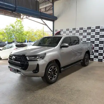TOYOTA-HILUX-2021