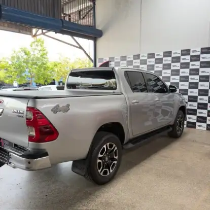 TOYOTA-HILUX-2021