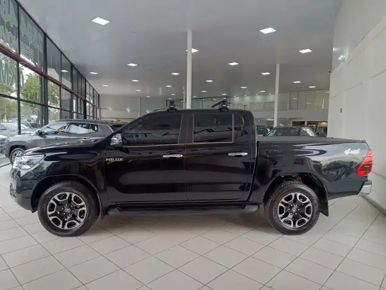 TOYOTA-HILUX-2.8 D-4D TURBO DIESEL CD SRX 4X4 AUTOMÁTICO TOYOTA-HILUX-2022