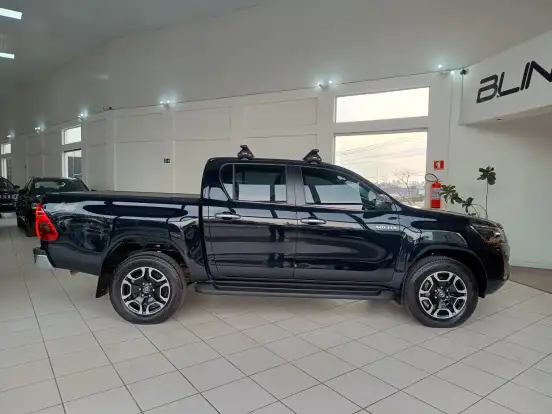 TOYOTA-HILUX-2.8 D-4D TURBO DIESEL CD SRX 4X4 AUTOMÁTICO TOYOTA-HILUX-2022