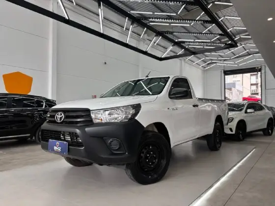 TOYOTA HILUX 2.8 D-4D TURBO DIESEL CS 4X4 AUTOMÁTICO TOYOTA HILUX 2.8 D-4D TURBO DIESEL CS 4X4 AUTOMÁTICO