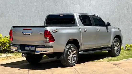 TOYOTA-HILUX-2.8 SRX 4X4 CD 16V DIESEL 4P AUTOMÁTICO TOYOTA-HILUX-2016
