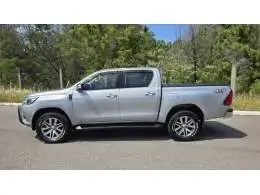 TOYOTA-HILUX-2015