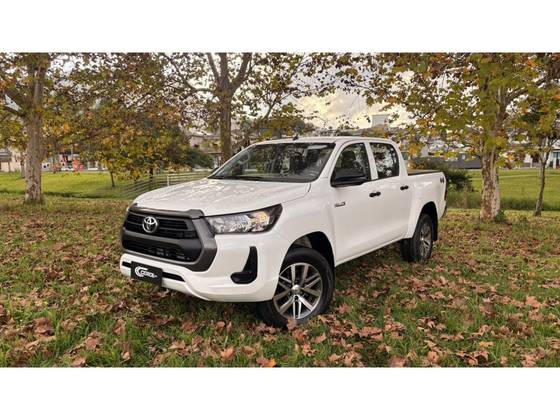 TOYOTA HILUX 2.8 D-4D TURBO DIESEL CD POWER PACK 4X4 MANUAL