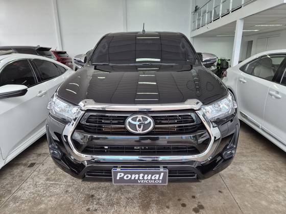 TOYOTA HILUX 2.8 D-4D TURBO DIESEL CD SRV 4X4 AUTOMÁTICO