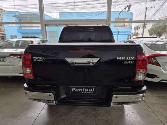 TOYOTA-HILUX-2.8 D-4D TURBO DIESEL CD SRV 4X4 AUTOMÁTICO TOYOTA-HILUX-2023