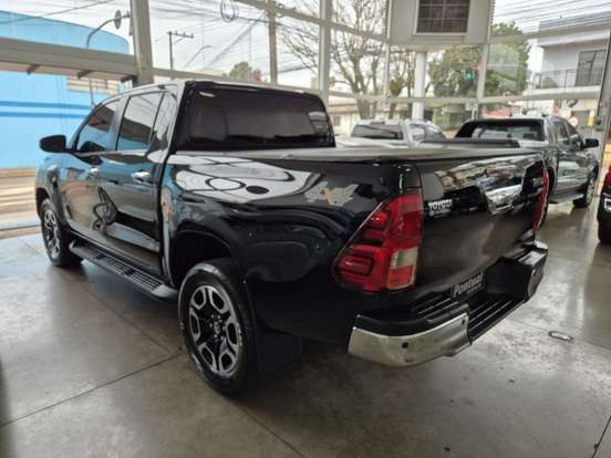 TOYOTA-HILUX-2023
