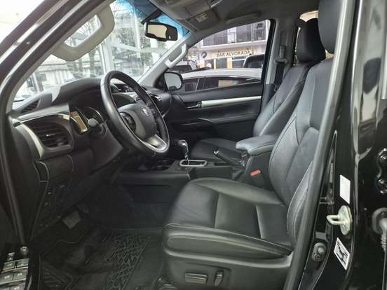 TOYOTA-HILUX-2.8 D-4D TURBO DIESEL CD SRV 4X4 AUTOMÁTICO TOYOTA-HILUX-2023
