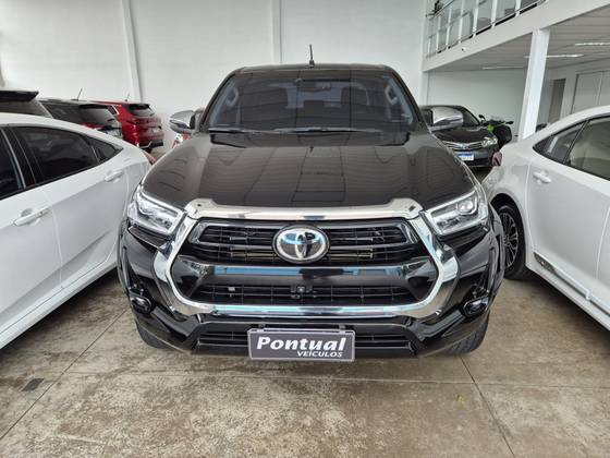 TOYOTA HILUX 2.8 D-4D TURBO DIESEL CD SRX PLUS 4X4 AUTOMÁTICO