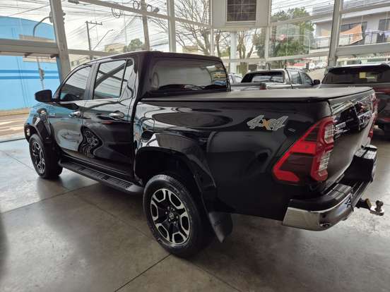 TOYOTA-HILUX-2024