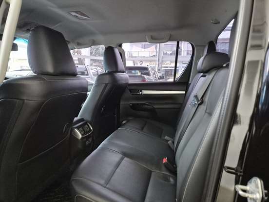 TOYOTA-HILUX-2.8 D-4D TURBO DIESEL CD SRX PLUS 4X4 AUTOMÁTICO TOYOTA-HILUX-2024