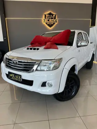 TOYOTA HILUX 3.0 SR 4X4 CD 16V TURBO INTERCOOLER DIESEL 4P AUTOMÁTICO TOYOTA HILUX 3.0 SR 4X4 CD 16V TURBO INTERCOOLER DIESEL 4P AUTOMÁTICO
