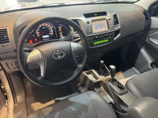 TOYOTA-HILUX-2013