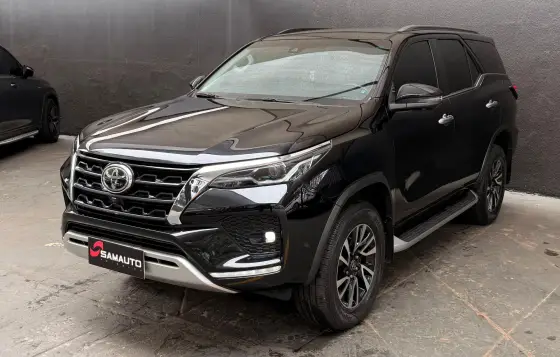 TOYOTA HILUX SW4 2.8 D-4D TURBO DIESEL SRX 7L 4X4 AUTOMÁTICO