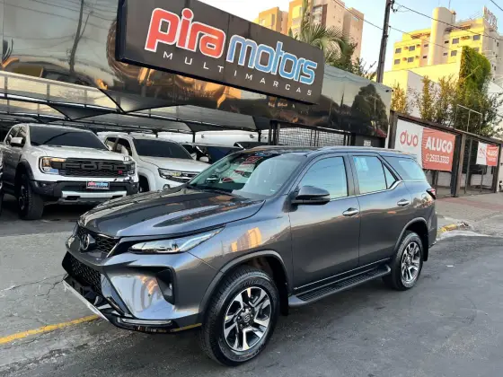TOYOTA HILUX SW4 2.8 D-4D TURBO DIESEL SRX PLATINUM 7L 4X4 AUTOMÁTICO