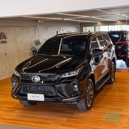 TOYOTA-HILUX SW4-2024
