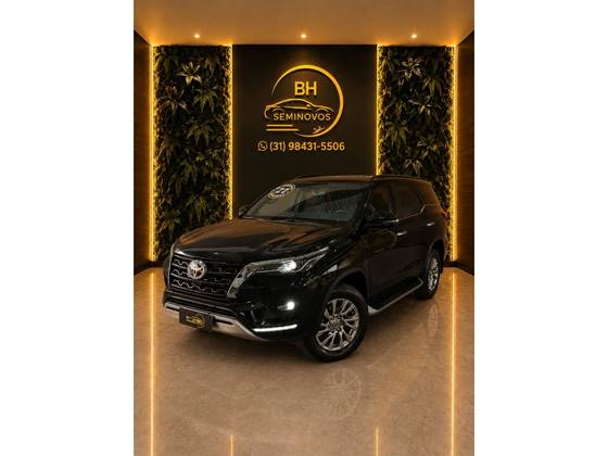 TOYOTA HILUX SW4 2.8 D-4D TURBO DIESEL SRX 7L 4X4 AUTOMÁTICO