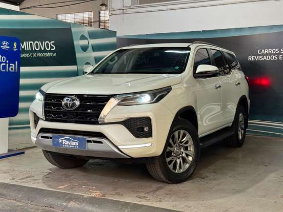 TOYOTA-HILUX SW4-2.8 D-4D TURBO DIESEL SRX 7L 4X4 AUTOMÁTICO TOYOTA-HILUX SW4-2021