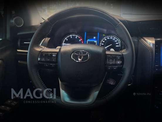 TOYOTA-HILUX SW4-2.8 D-4D TURBO DIESEL SRX PLATINUM 7L 4X4 AUTOMÁTICO TOYOTA-HILUX SW4-2024