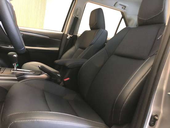 TOYOTA-HILUX SW4-2024
