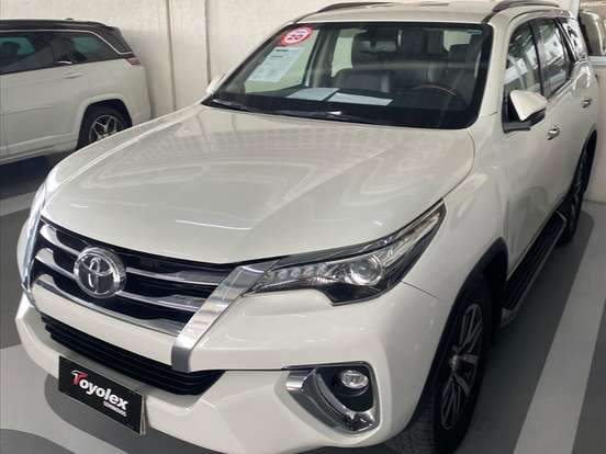 TOYOTA-HILUX SW4-2.8 SRX 4X4 7 LUGARES 16V TURBO INTERCOOLER DIESEL 4P AUTOMÁTICO TOYOTA-HILUX SW4-2019