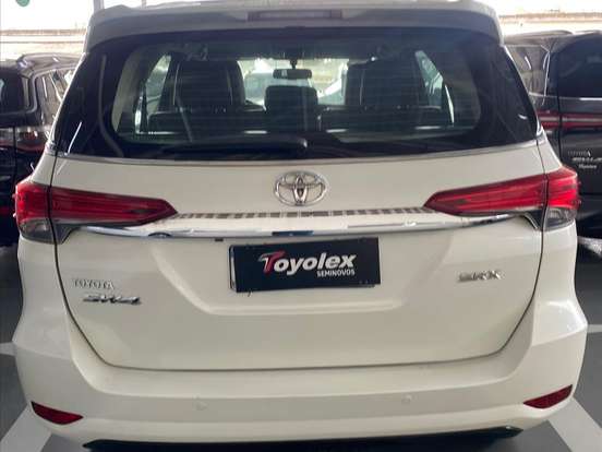 TOYOTA-HILUX SW4-2.8 SRX 4X4 7 LUGARES 16V TURBO INTERCOOLER DIESEL 4P AUTOMÁTICO TOYOTA-HILUX SW4-2019