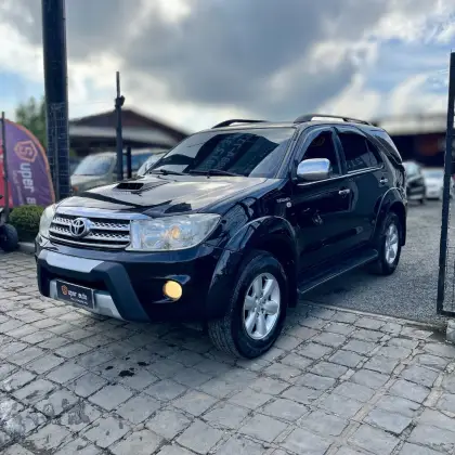 TOYOTA HILUX SW4 3.0 SRV 4X4 7 LUGARES 16V TURBO INTERCOOLER DIESEL 4P AUTOMÁTICO TOYOTA HILUX SW4 3.0 SRV 4X4 7 LUGARES 16V TURBO INTERCOOLER DIESEL 4P AUTOMÁTICO