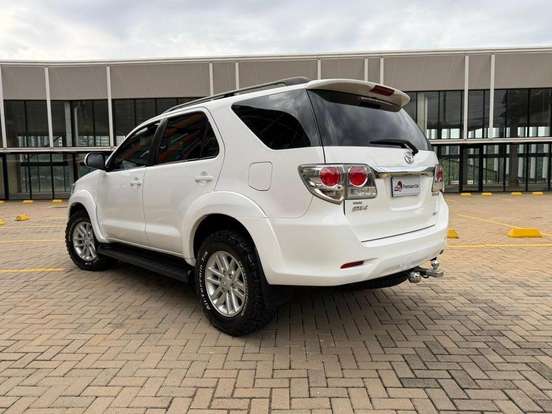 TOYOTA-HILUX SW4-3.0 SRV 4X4 16V TURBO INTERCOOLER DIESEL 4P AUTOMÁTICO TOYOTA-HILUX SW4-2012