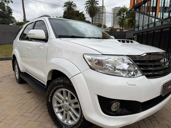 TOYOTA-HILUX SW4-3.0 SRV 4X4 16V TURBO INTERCOOLER DIESEL 4P AUTOMÁTICO TOYOTA-HILUX SW4-2012